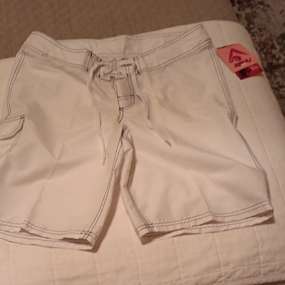 Kanu Surf White Shorts Size 10